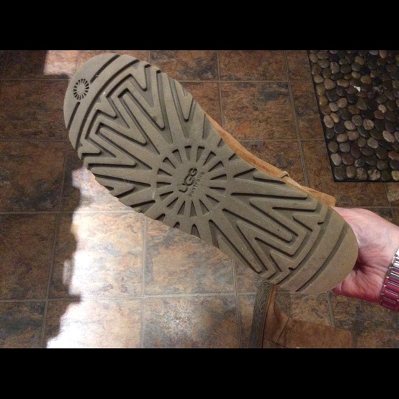 UGG 5 button boots - Picture 3 of 6
